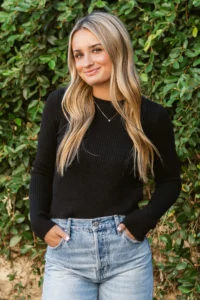 atasan-lengan-panjang-yang-bikin-penampilan-makin-standout