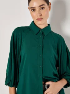 atasan-lengan-panjang-yang-bikin-penampilan-makin-standout