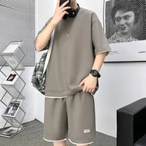 5-trik-pakai-kaos-oversize-agar-tetap-proporsional-dan-stylish