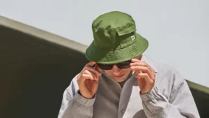 bucket-hat-dari-topi-pancing-jadi-simbol-streetwear-modern