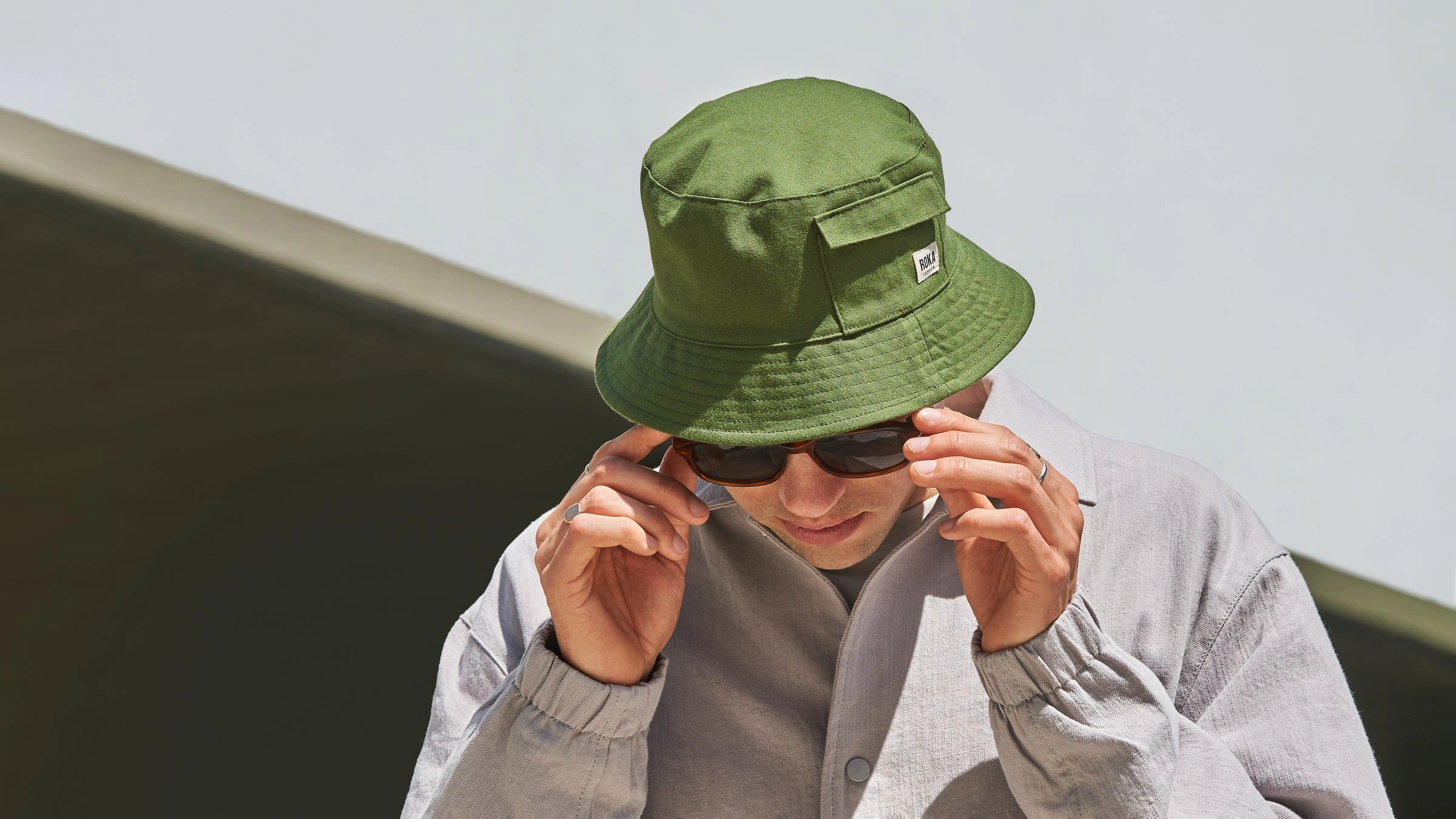 bucket-hat-dari-topi-pancing-jadi-simbol-streetwear-modern