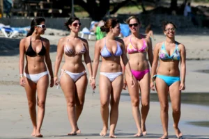 bikini-lebih-dari-sekadar-pakaian-renang-dua-potong
