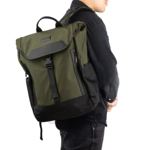 sling-bag-vs-backpack-mana-yang-cocok-untuk-streetwear