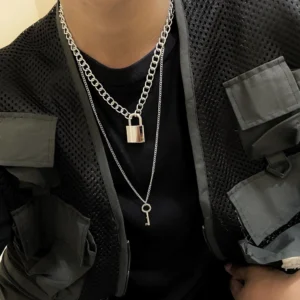 cara-styling-chunky-chain-biar-tampil-edgy
